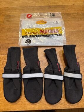 Muttluks- fleece lined dog boots S